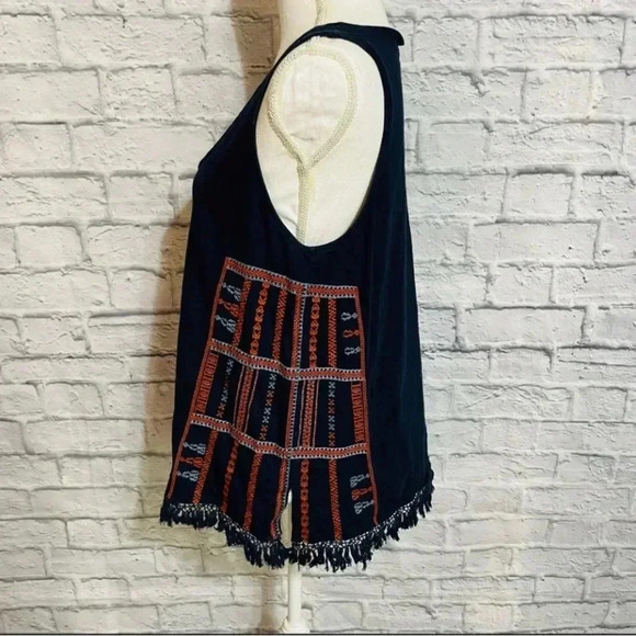 Madewell Boho Sleeveless Embroidered
Tassel Hem Top - Picture 4 of 8